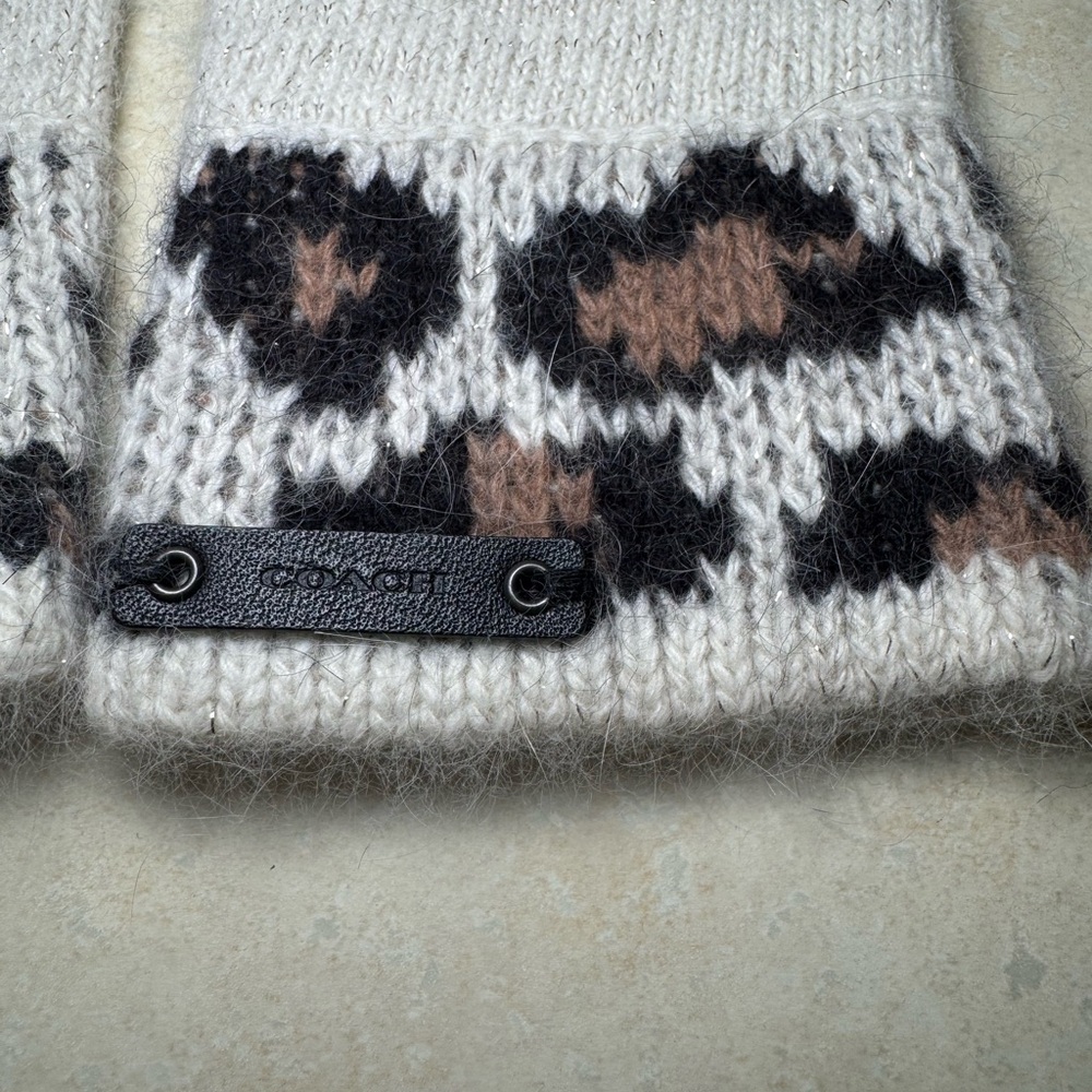 Coach Ocelot Tech Touch Leopard Pattern Knit Gloves Pre-owned - Picture 2 of 5